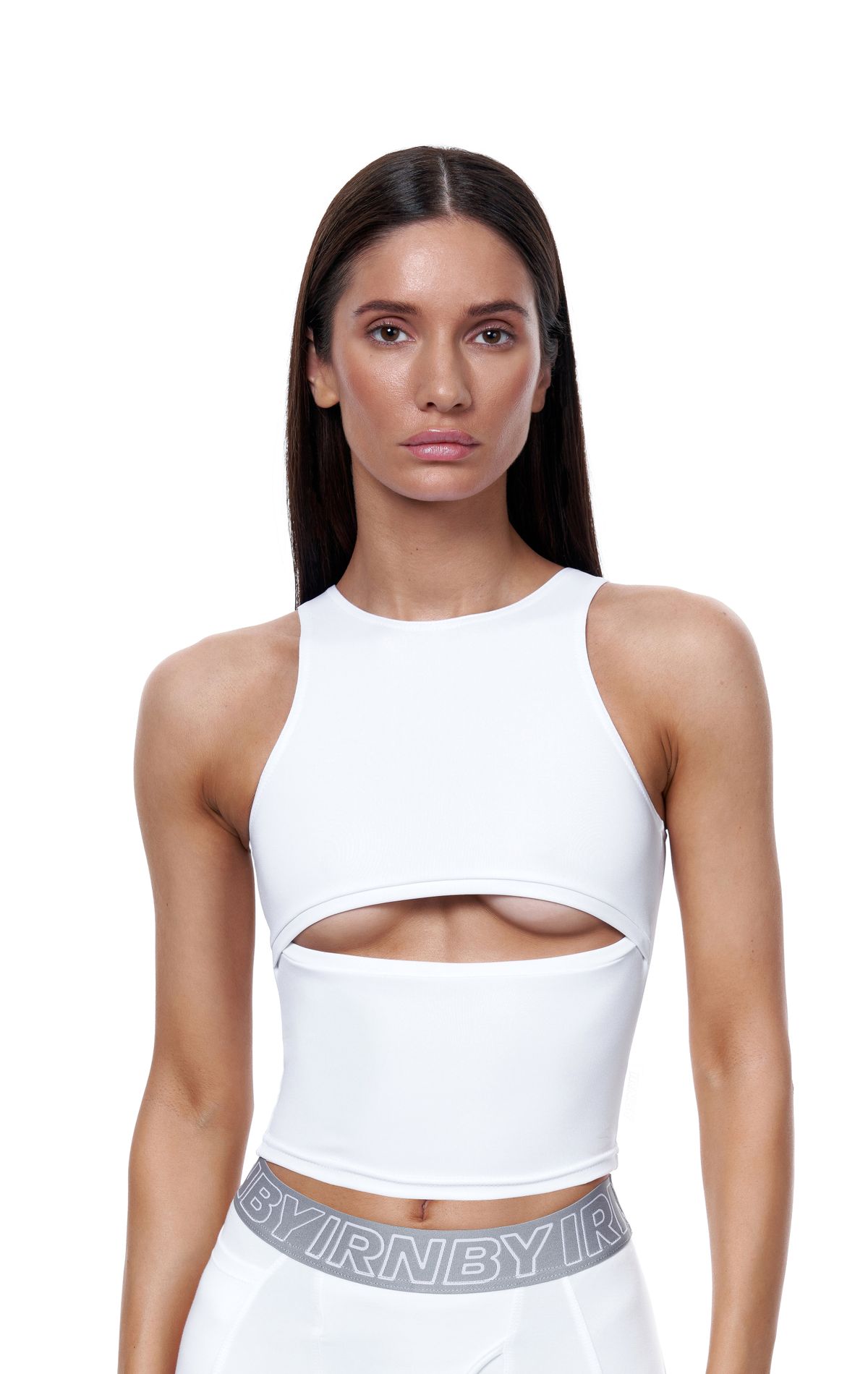 Топ с разрезом под грудью