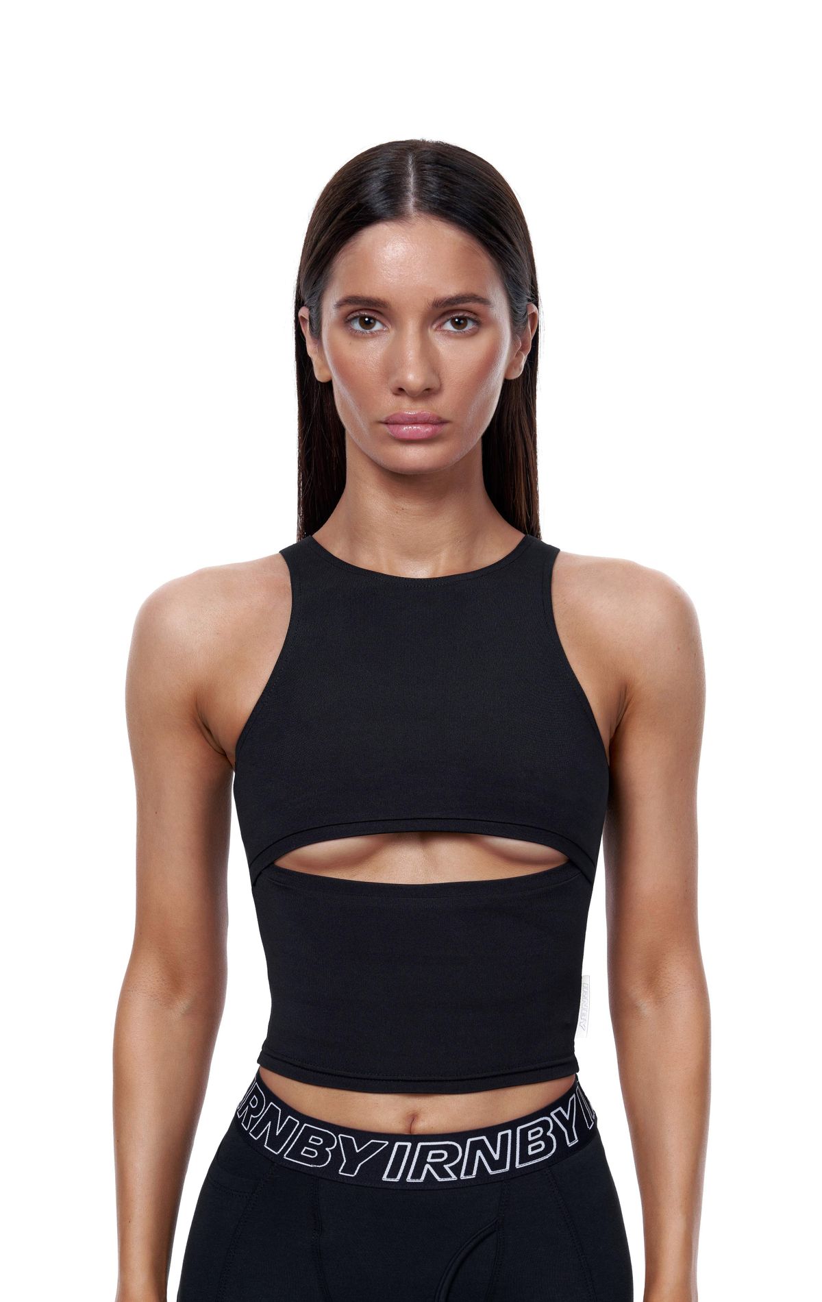 Топ с разрезом под грудью